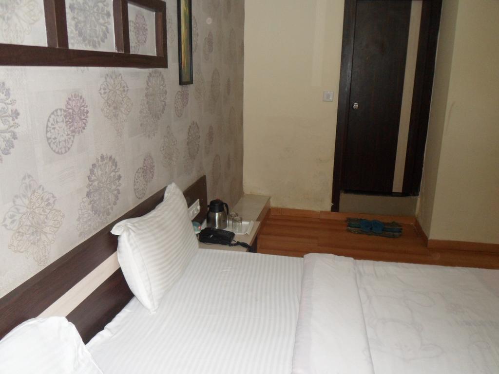 Hotel Avion Inn Ahmedabad Zimmer foto