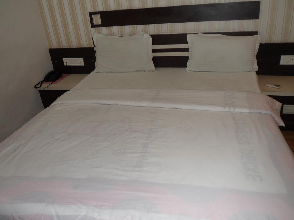 Hotel Avion Inn Ahmedabad Zimmer foto