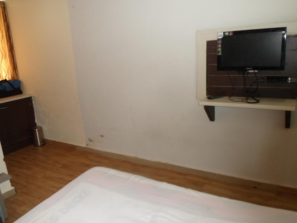 Hotel Avion Inn Ahmedabad Zimmer foto